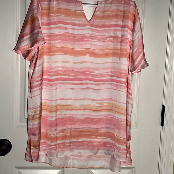 Susan Graver Printed Charmeuse Flutter-Sleeve Tunic- Size 1X - Picture 4 of 5